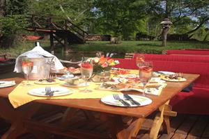 mit den ersten Sonnenstrahlen Bio-Rühreier, Spreewälder Saft und Honig und ein Glas Sekt genießen am frühen Morgen, Sonnenaufgang, allein den erwachenden Spreewald bestaunen, dem Vogelgezwitscher lauschen
